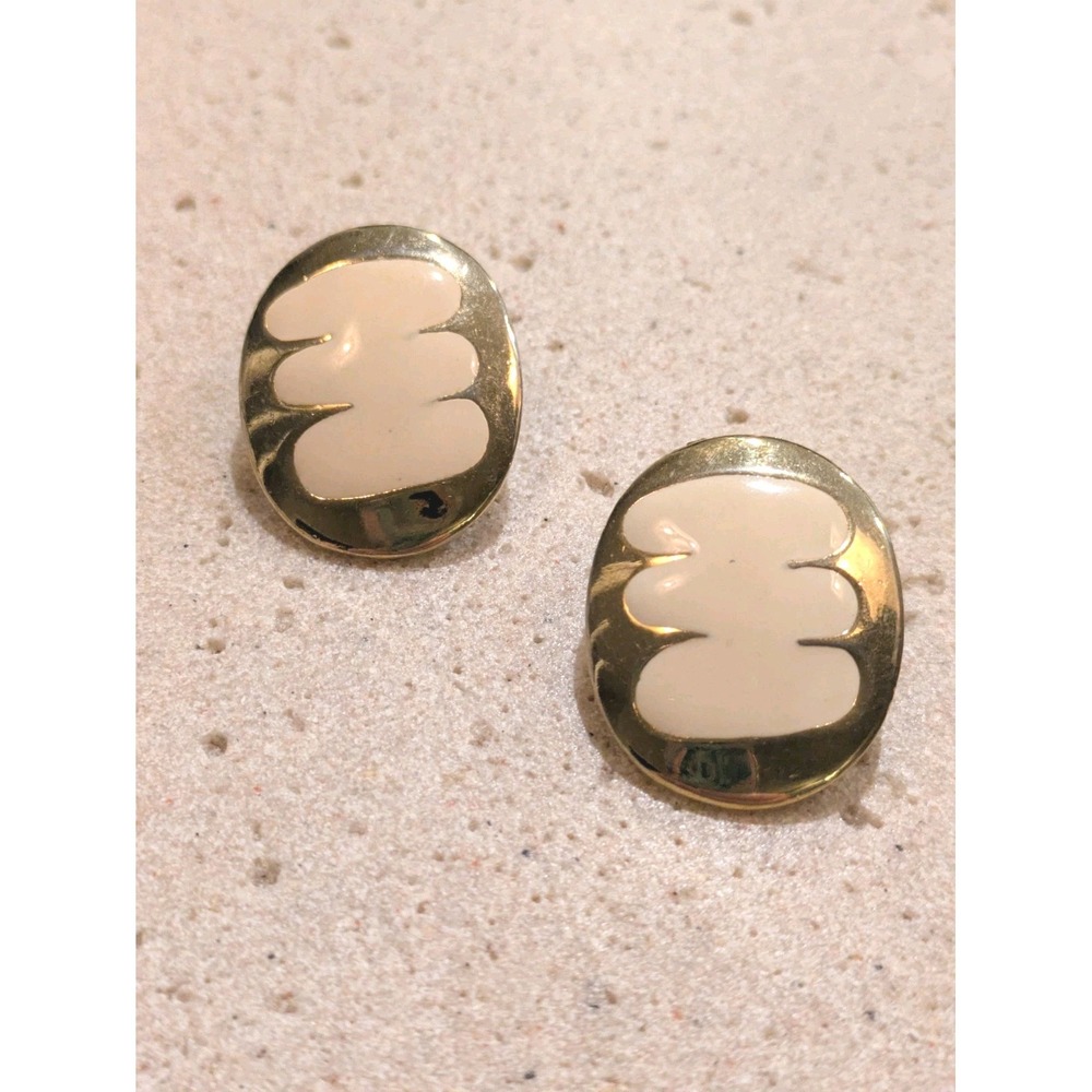 Vintage Stud Earrings In Gold‎ Tone And Cream Enamel Inlay Oval Artsy Retro
